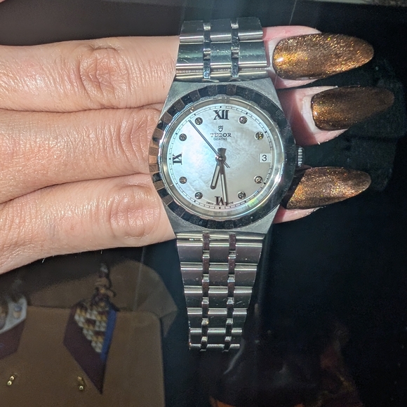 TUDOR Royal 34mm mother of pearl and diamond face - Picture 3 of 17